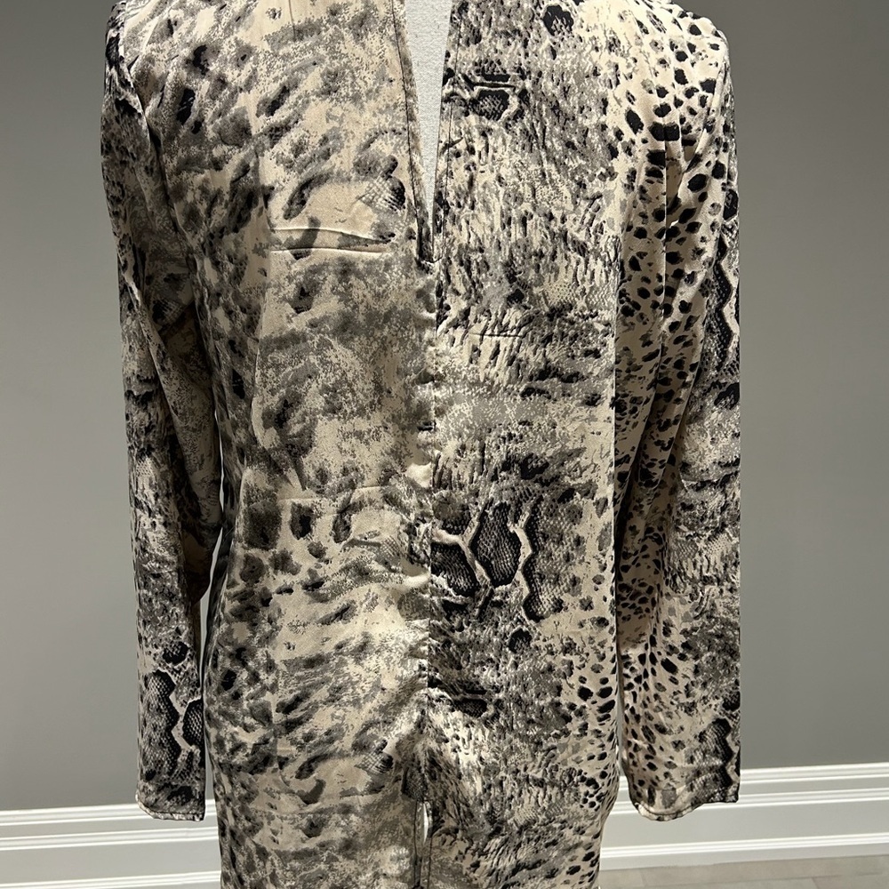 Leopard Print Women's Top with Zipper Detail - Picture 2 of 4